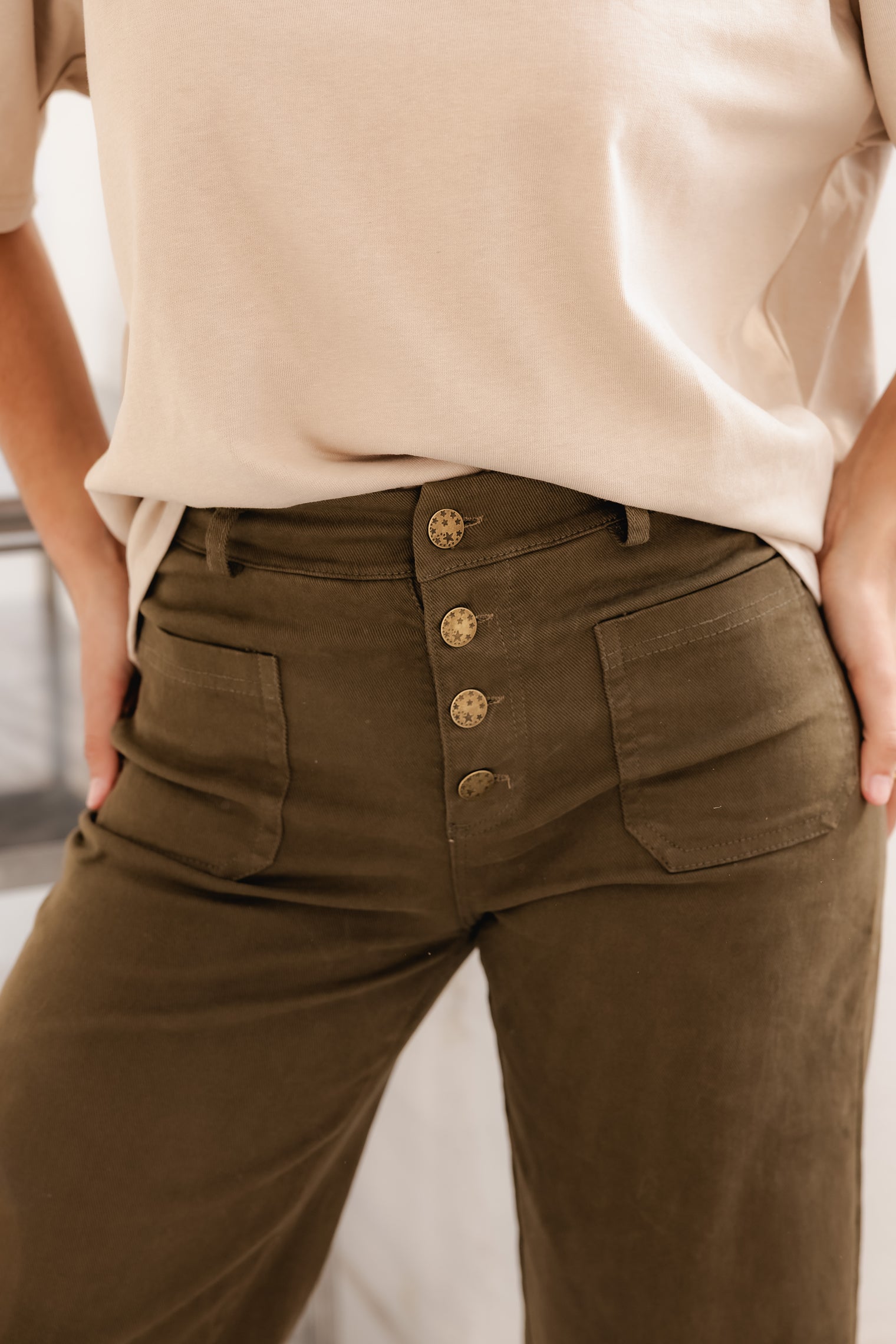 BRASS BUTTON KAKI PANTS
